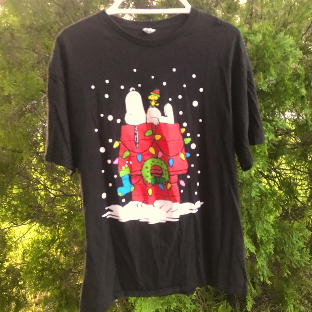 Snoopy Christmas graphic tee